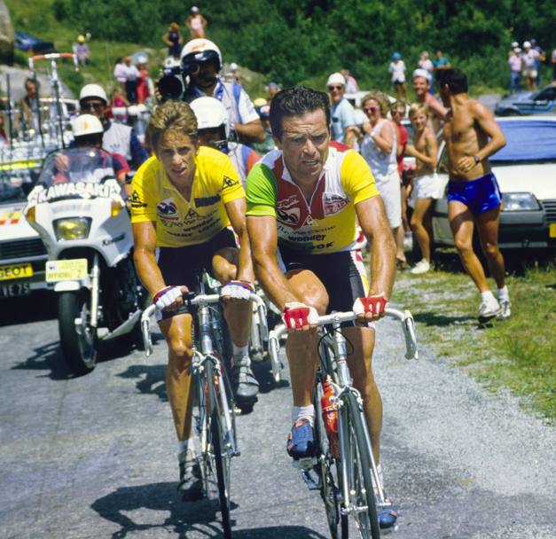Tour de France 1986, Alpe d’Huez, Bernard Hinault e Greg Lemond. Il giovane americano  in maglia gialla e raggiunger i sogni di gloria. Il “vecchio” leone Hinault vincer la tappa ma non la Grande Boucle. A fine stagione si ritirer. (Bettini)